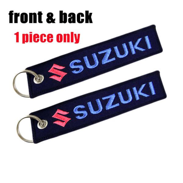 Υφασμάτινο Μπρελόκ Με Κεντητό Λογότυπο SUZUKI 13Χ3 εκ.