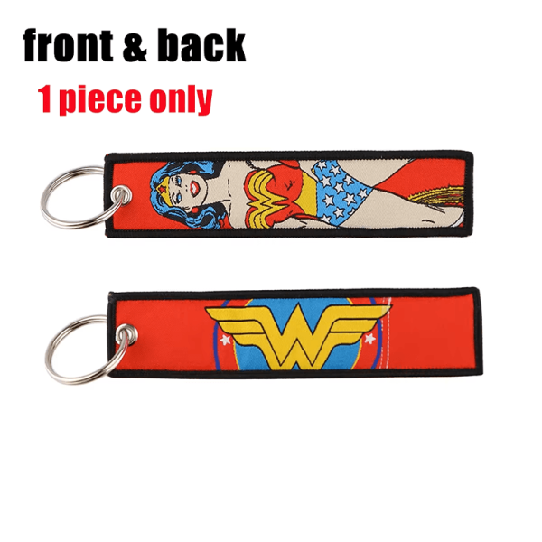 Υφασμάτινο Μπρελόκ Με Κεντητό Λογότυπο  Wonder Woman 13Χ3 εκ.